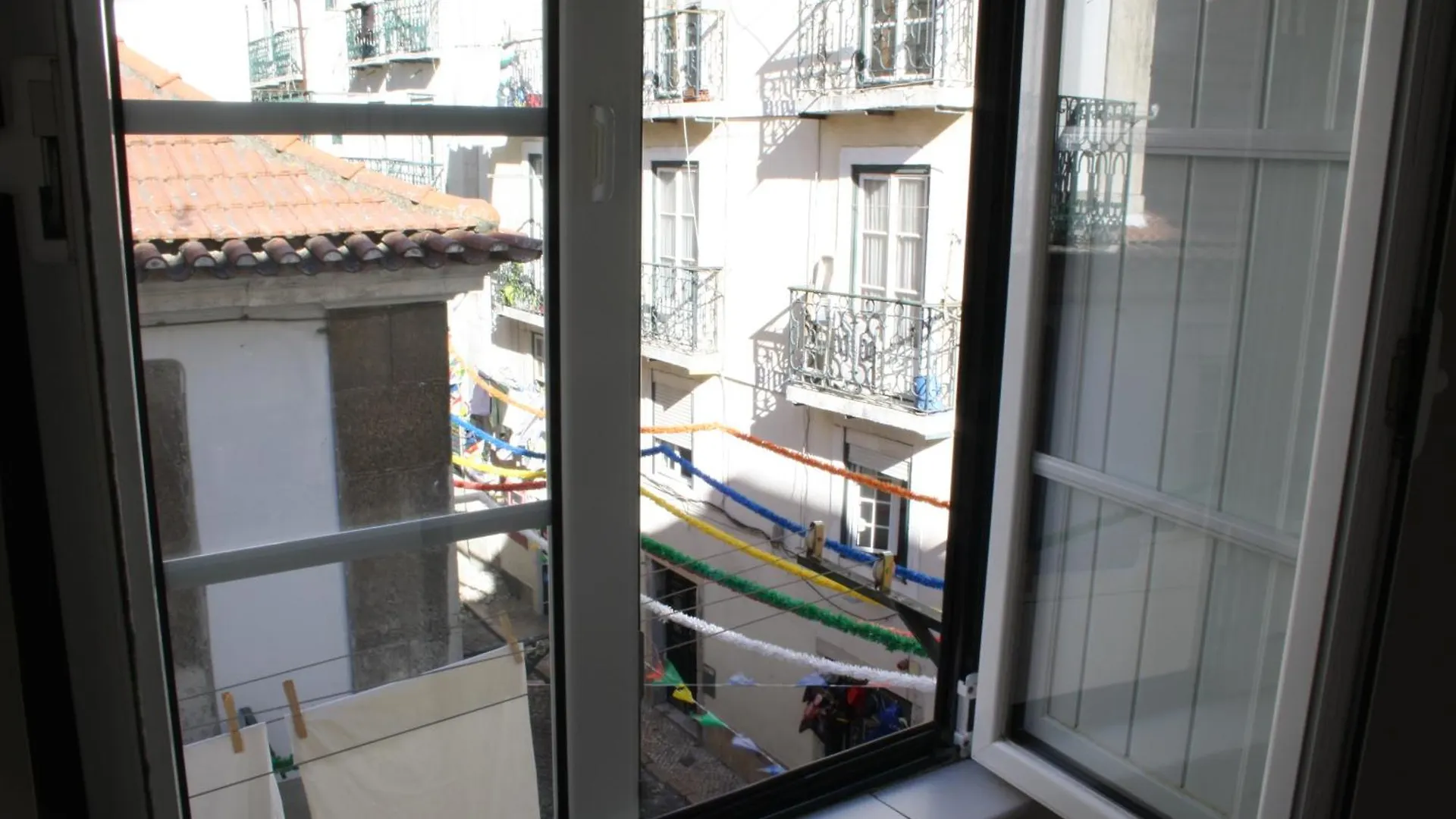 דירות ליסבון Bairro Alto Window - Cozy Spot In A Buzzing Locale 0*,  פורטוגל