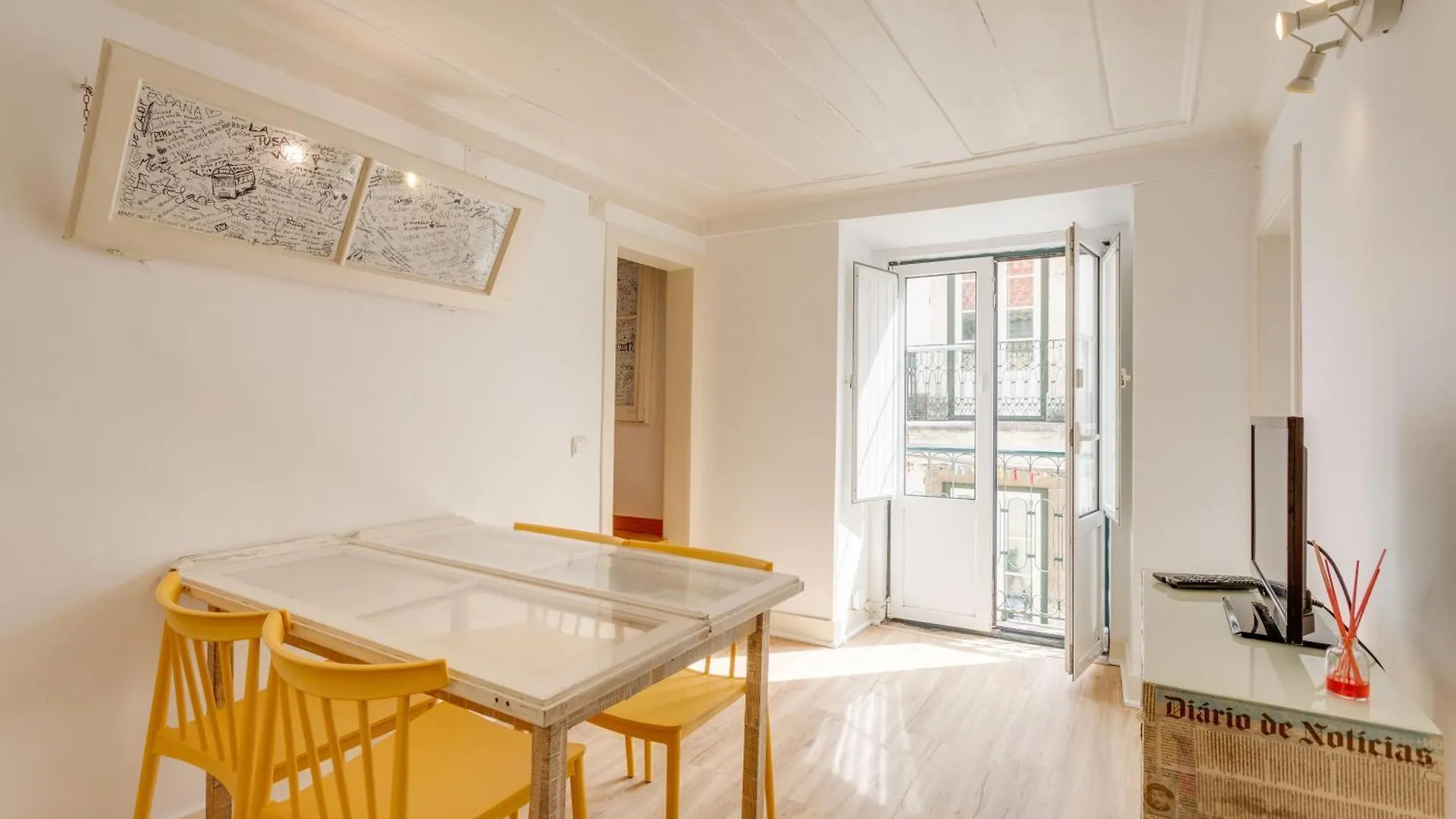 Bairro Alto Window - Cozy Spot In A Buzzing Locale Appartement Lissabon 0*,  Portugal