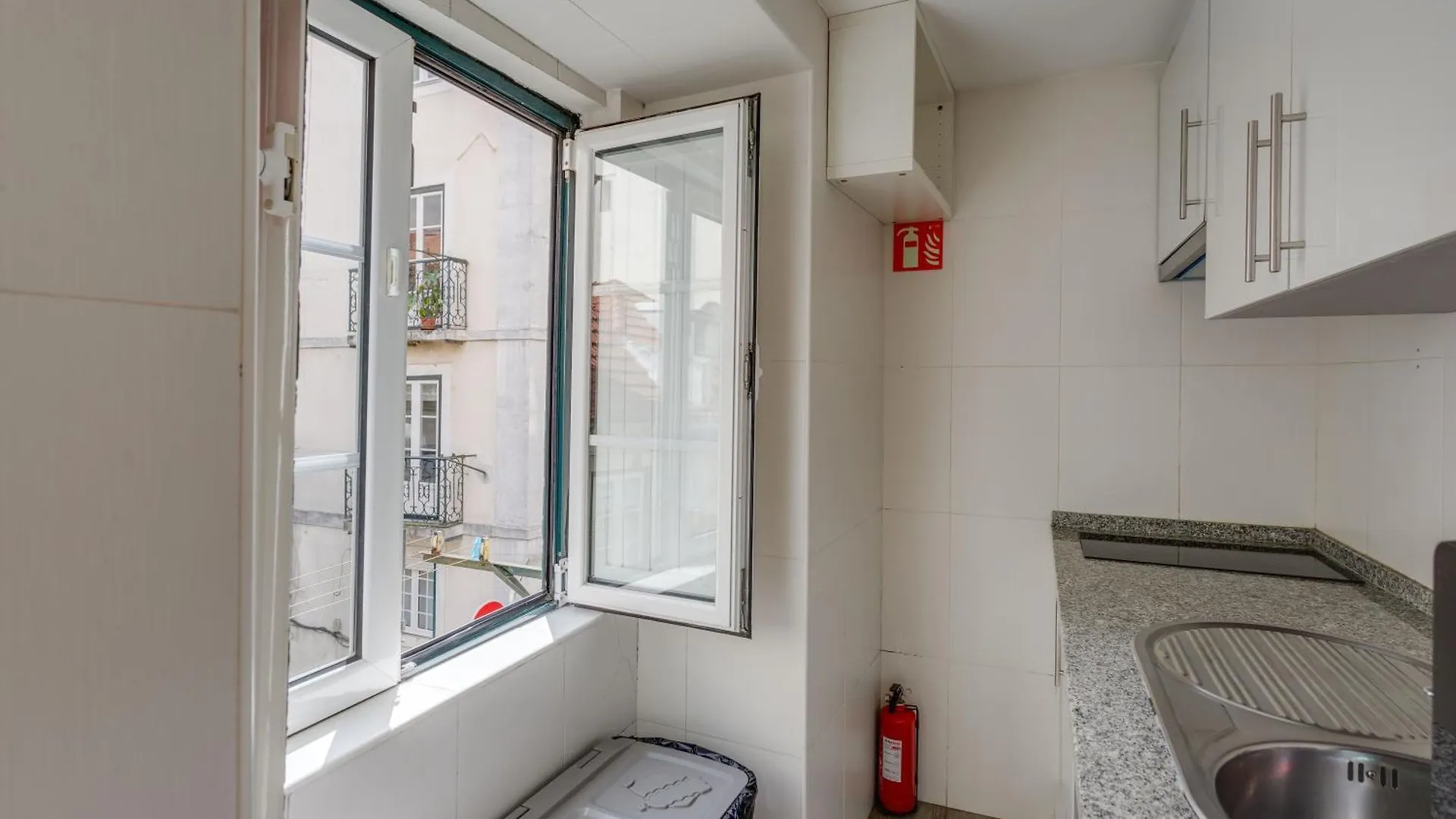 Bairro Alto Window - Cozy Spot In A Buzzing Locale Appartement Lissabon