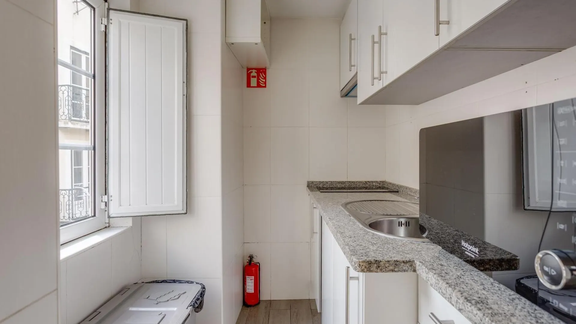 Bairro Alto Window - Cozy Spot In A Buzzing Locale Appartement Lissabon 0*,  Portugal